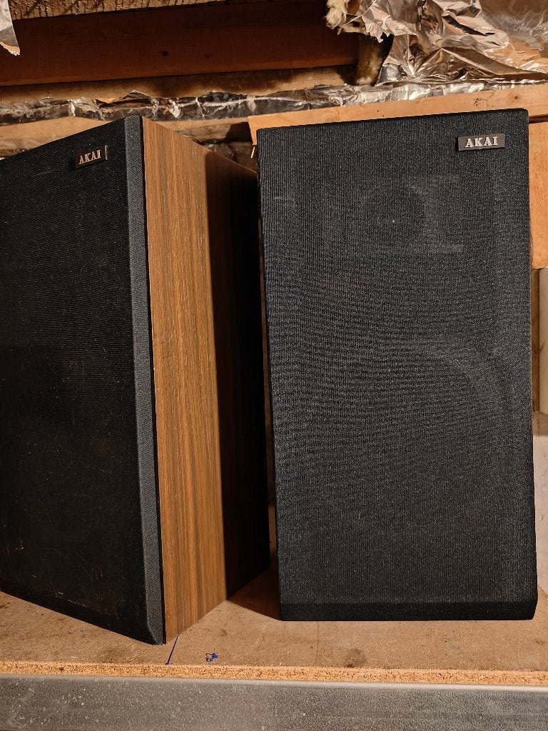 Akai speaker met notelaar look, Audio, Tv en Foto, Vloerstaande luidspreker, Gebruikt, 60 tot 120 watt, Ophalen