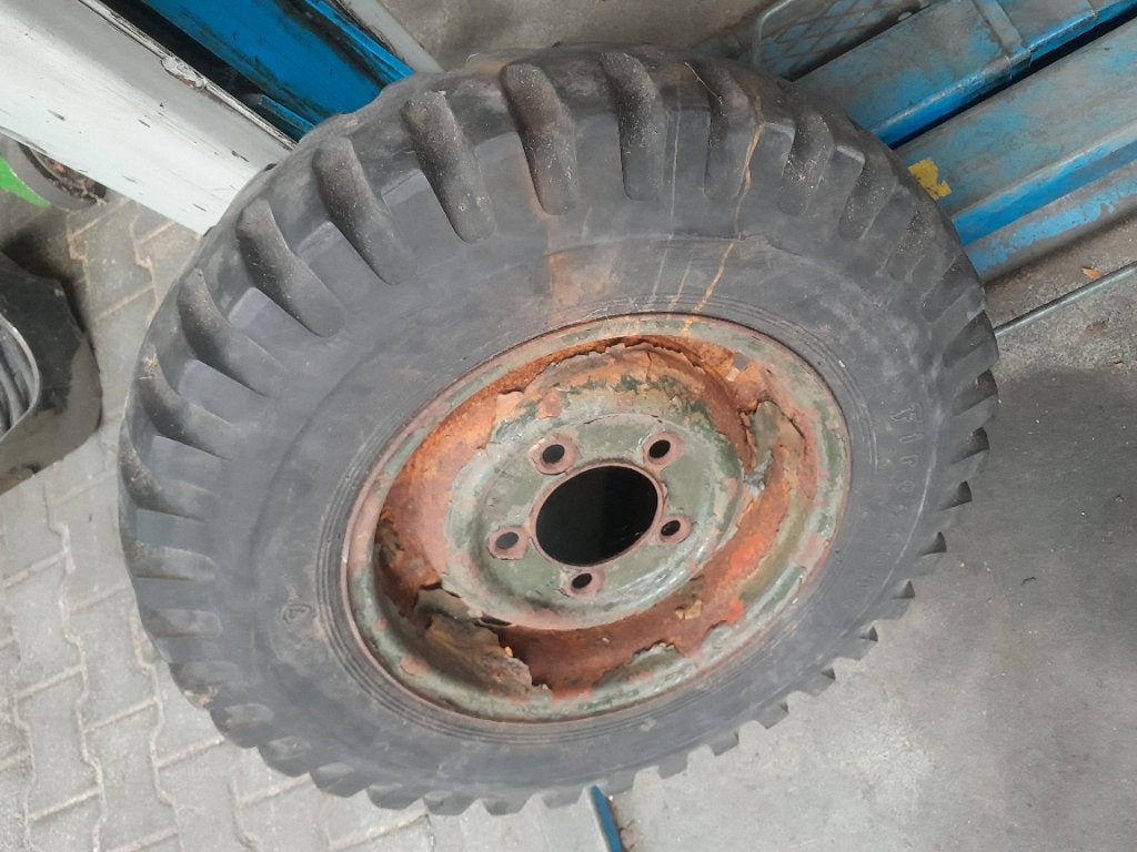Legerjeep wiel, Ophalen