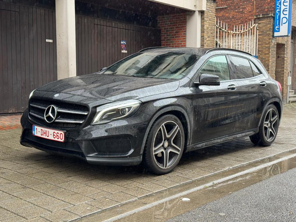 Mercedes GLA 200i *Pack AMG*Xénon*grandNavi*Mémoire*, Autos, Détection des panneaux routiers, Cuir et Alcantara, Achat, Euro 6