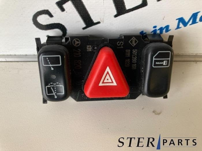 Paniekverlichtings Schakelaar van een Mercedes E-Klasse, Gebruikt, -, Ophalen of Verzenden, -