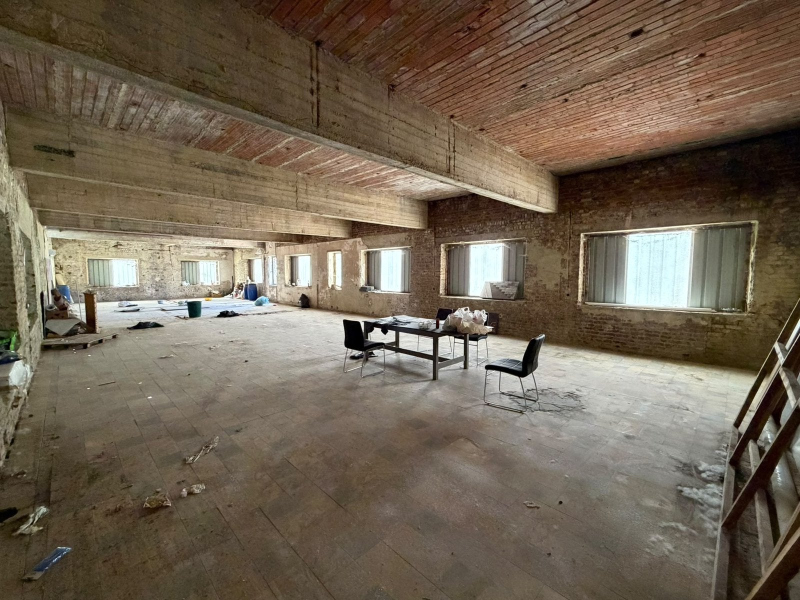 Entrepôt à louer Trazegnies 200carre 50carre plus box marin, Immo