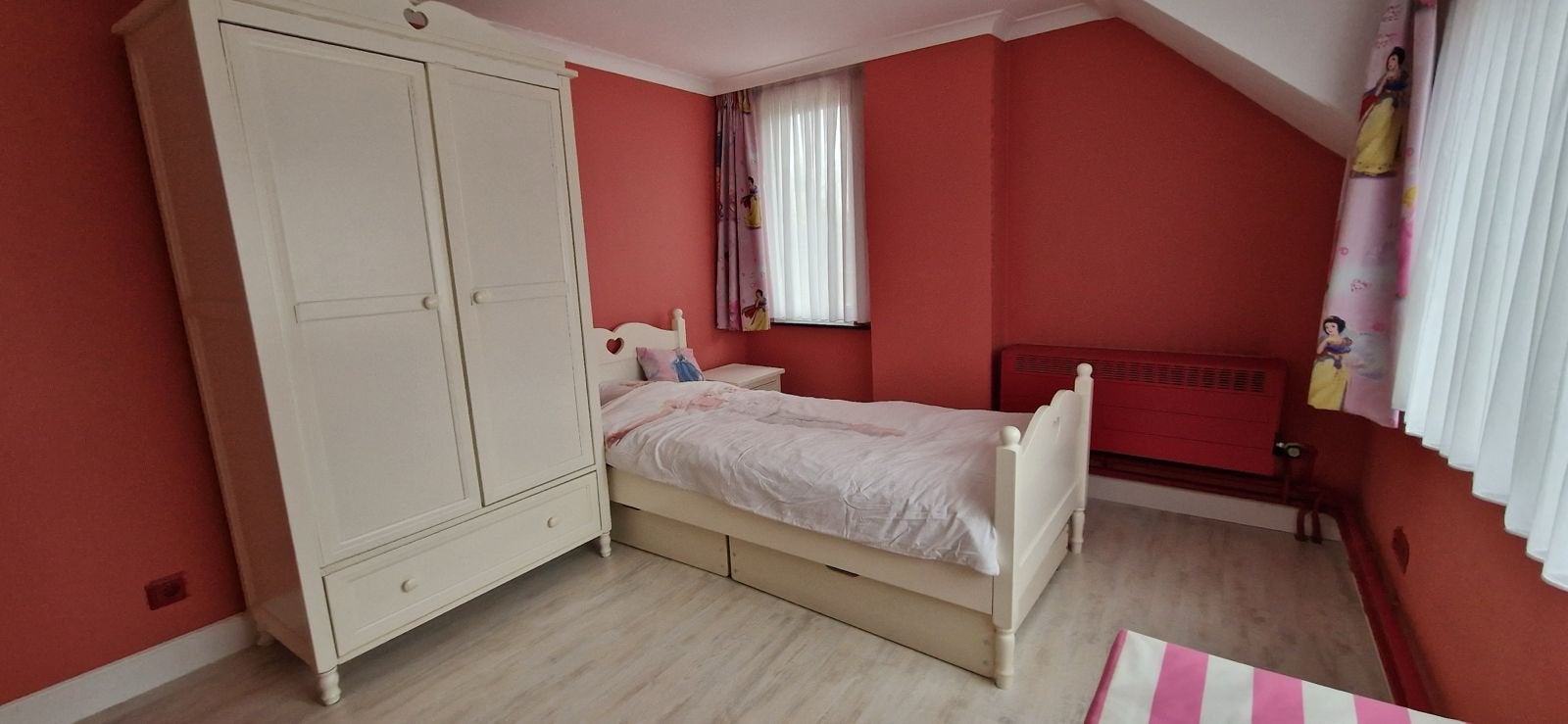 Meisjeskamer inclusief lades onder bed, bureau en stoel., Huis en Inrichting, Ophalen