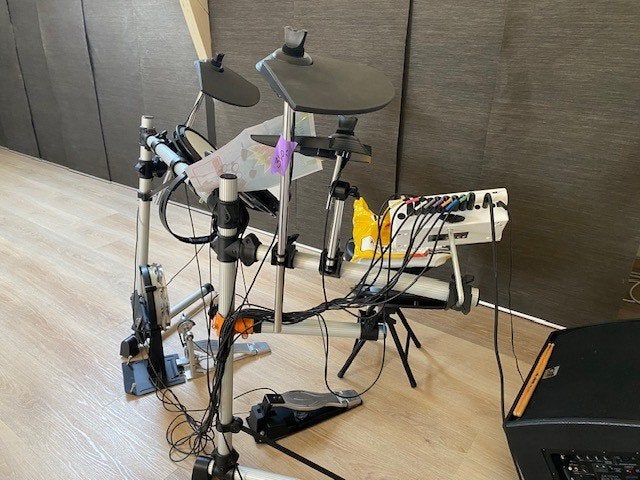 Drumstel met koptelefoon en krukje, Muziek en Instrumenten, Drumstellen en Slagwerk, Ophalen, Gebruikt, Overige merken, Elektronisch