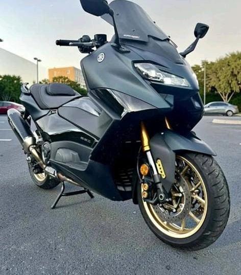 T max 560 tech max full option quasi neuf, Motoren, Motoren | Yamaha, Particulier, Scooter, meer dan 35 kW, 2 cilinders, Minimaal motorrijbewijs A2