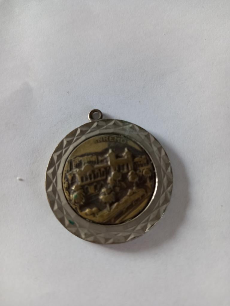 Medaille uit Italiaanse stad, Verzamelen, Ophalen