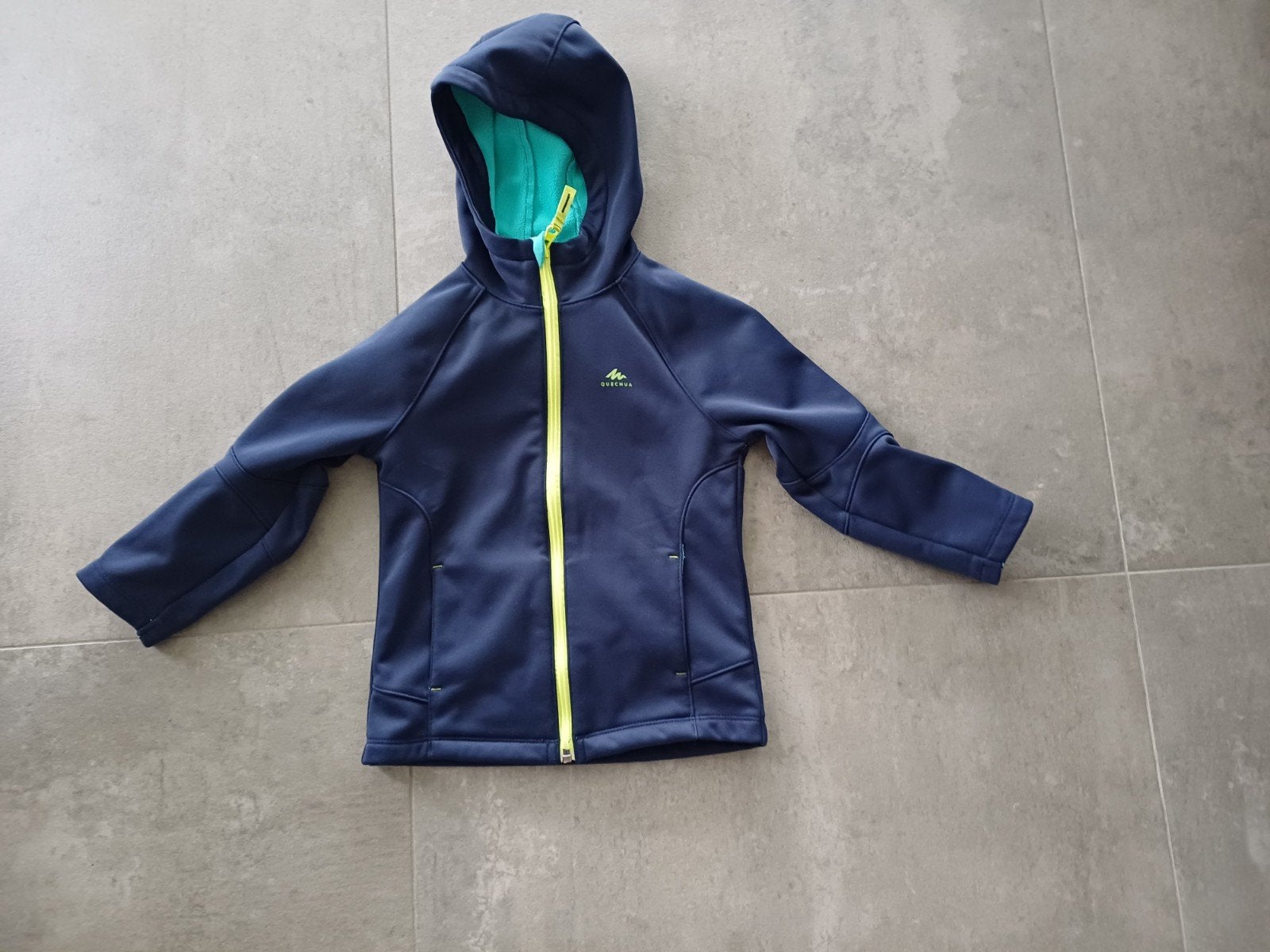 Softshellwandeljas voor kinderen QUECHUA maat 98-104, Kinderen en Baby's, Ophalen, Jongen of Meisje, Zo goed als nieuw, Quechua, Decathlon