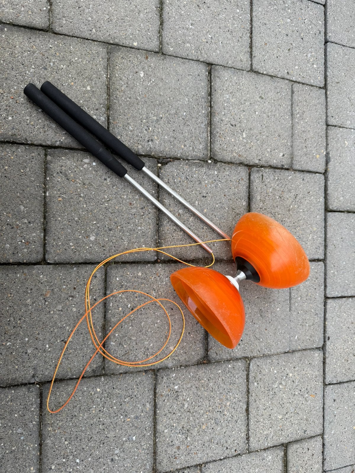 Henrys diabolo + handsticks, Sport en Fitness, Ophalen, Zo goed als nieuw