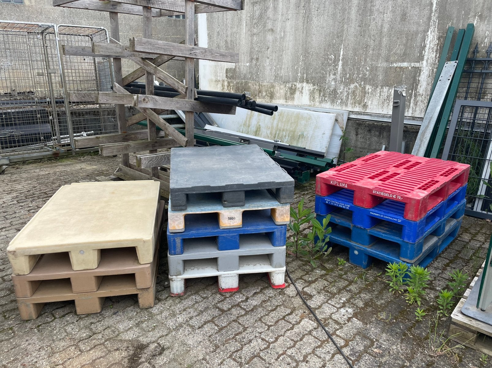 Palettes en plastique, Enlèvement, Comme neuf