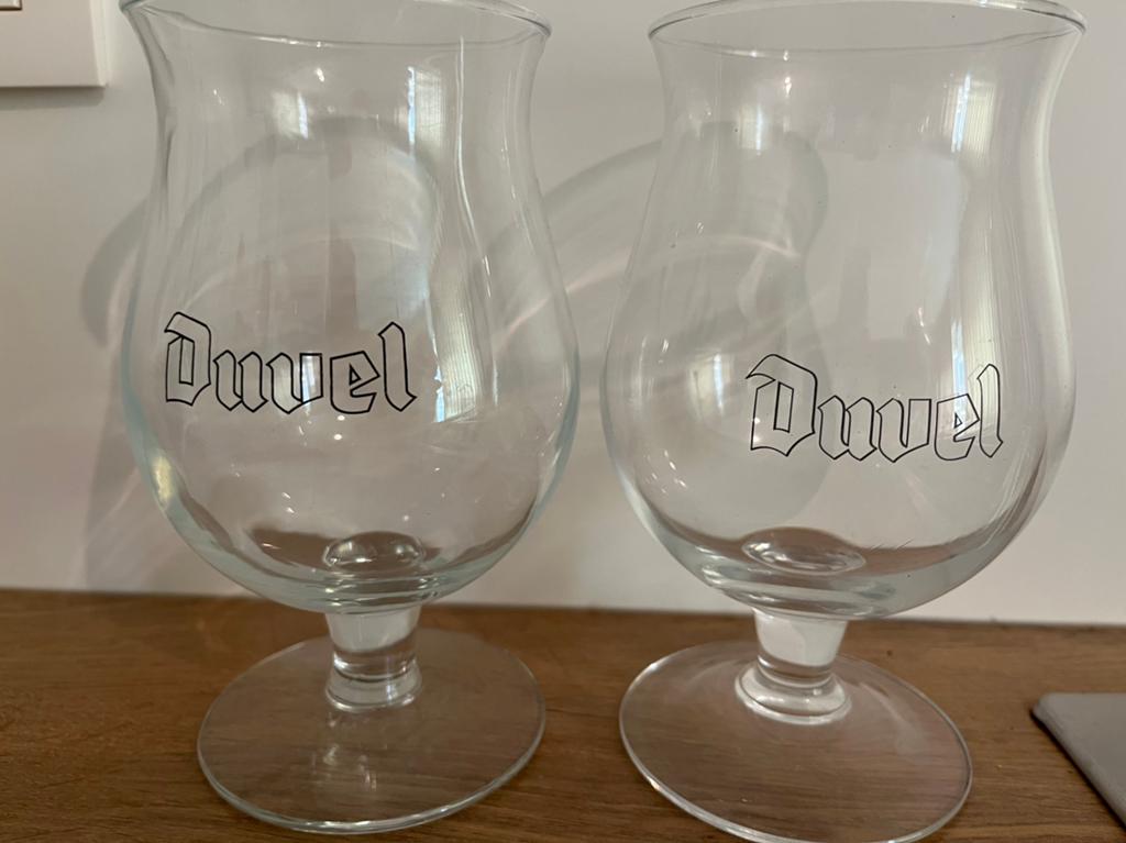 Duvel glazen zwarte rand. 2 verschillende, Ophalen of Verzenden, Zo goed als nieuw, Duvel