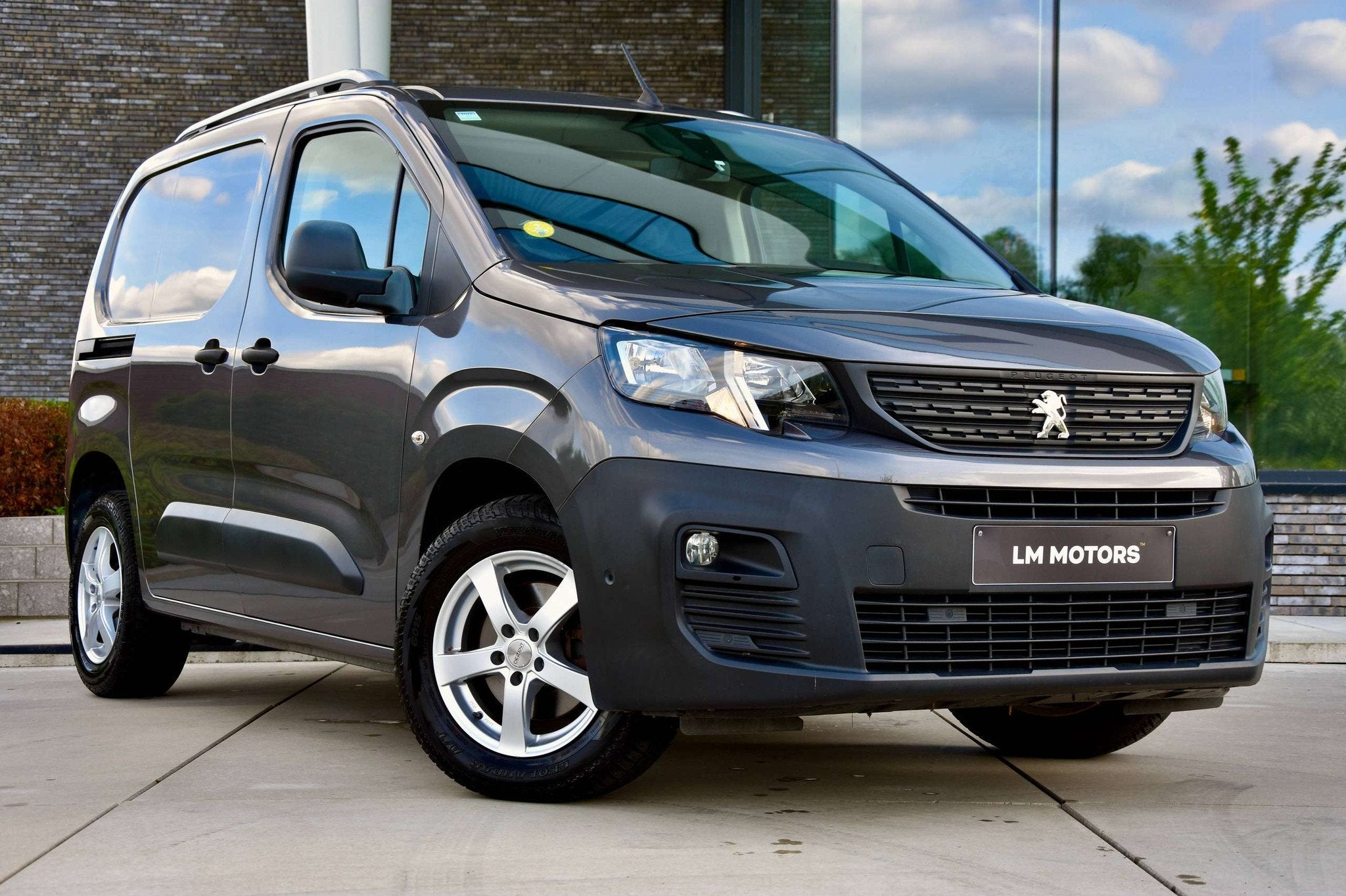 Peugeot Partner 1.5 BlueHDi * AUTOMAAT * 3 ZIT PLAATSEN, https://public.car-pass.be/vhr/fe72b0d0-7a1e-490b-b587-b6f16aeaf9e5, Argent ou Gris