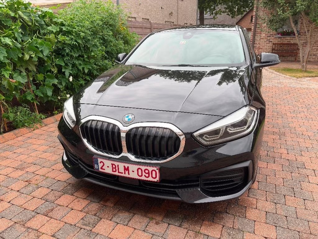 BMW 118i Automaat F40 2021 | 140pk Navi Camera CarPlay LED, Auto's, Dealer onderhouden, Zwart, 5 deurs, Particulier