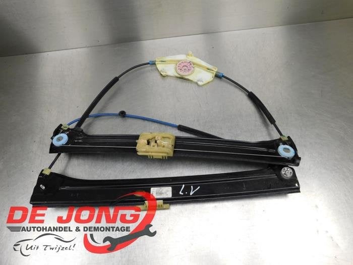 Ruitmechaniek 4Deurs links-voor van een Volkswagen Touran, Gebruikt, -, Volkswagen, -