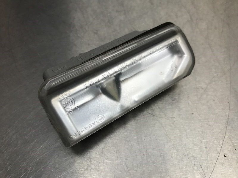 ECLAIRAGE DE PLAQUE Lexus IS C (E2) (01-2009/06-2015), Utilisé, Lexus