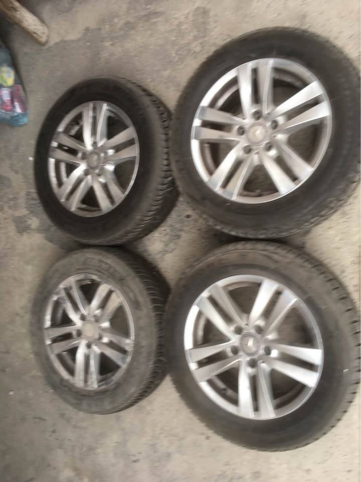 Ensemble de pneus d'hiver Mercedes + jantes, Pneus et Jantes, Pneus hiver, 16 pouces, Véhicule de tourisme