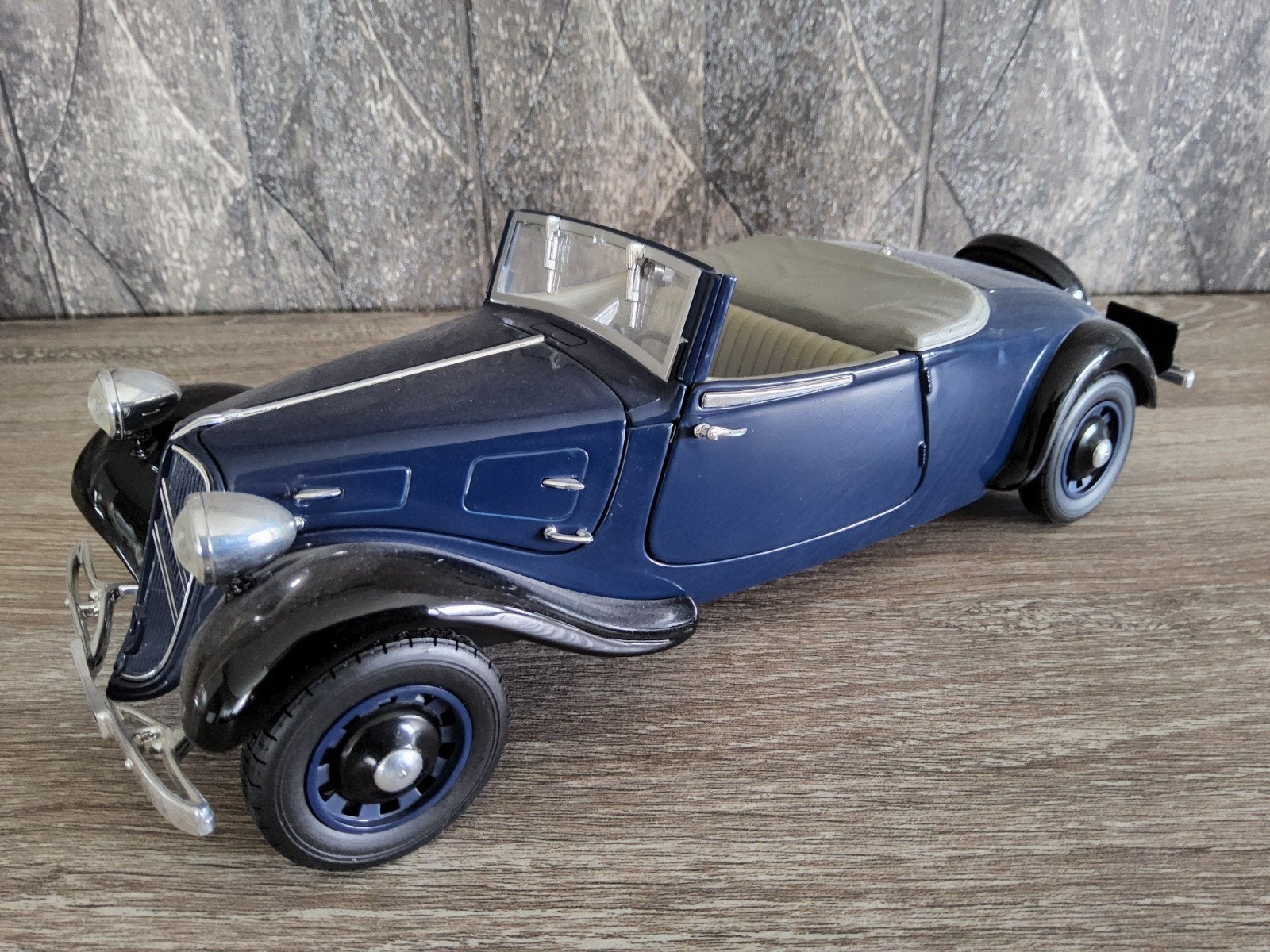 Citroën Traction 11B 1938, Hobby en Vrije tijd, Ophalen of Verzenden, Solido
