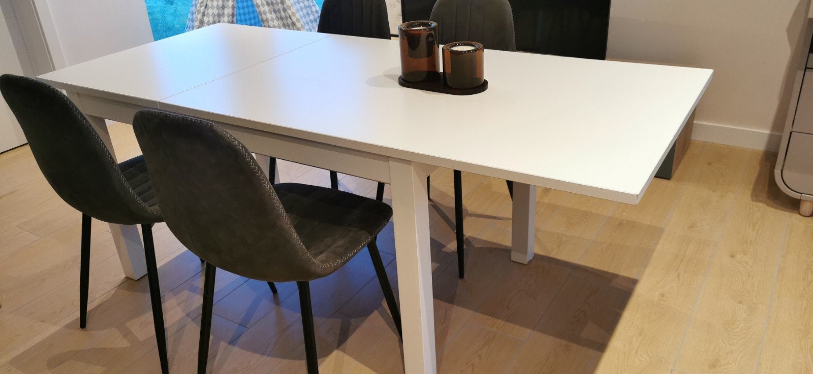 Ikea Laneberg uitschuifbare tafel (beschadigd), Huis en Inrichting, Ophalen