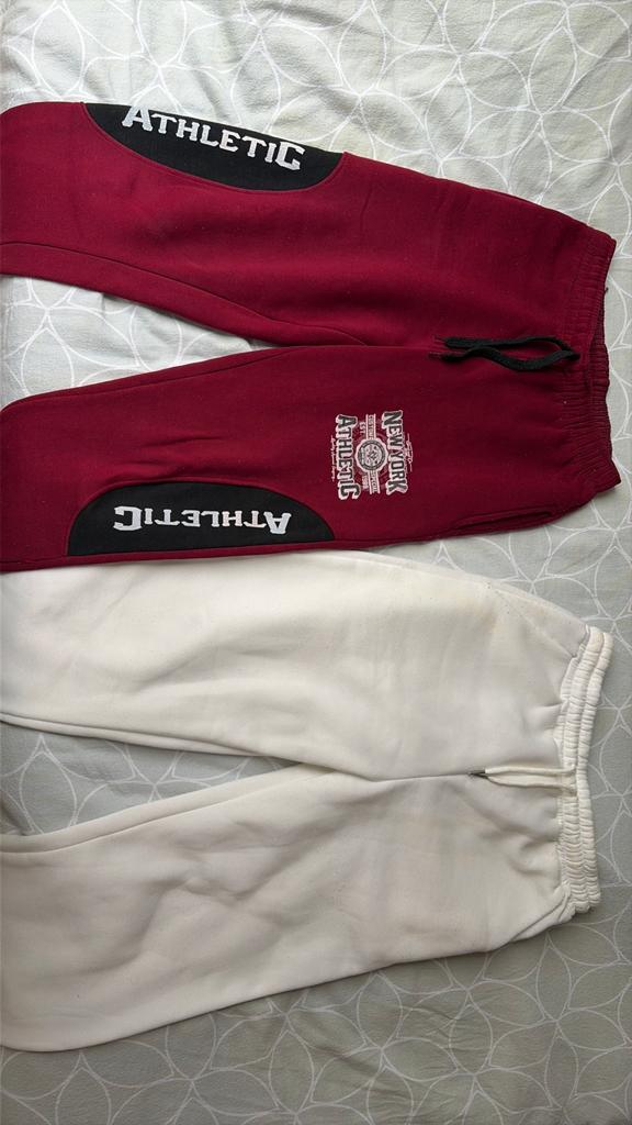 Deux pantalons de survêtement sportifs, Enlèvement ou Envoi, Comme neuf, Rouge