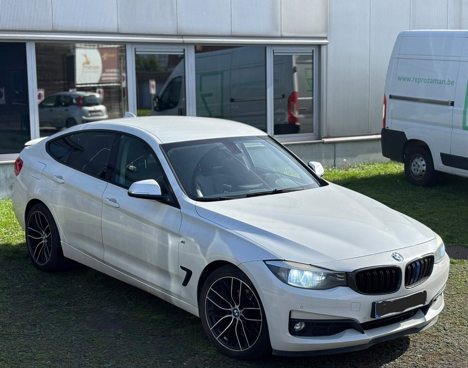 Ensemble sport pour la BMW 318d GT — 2014
 230 000 km
 B, Enlèvement ou Envoi