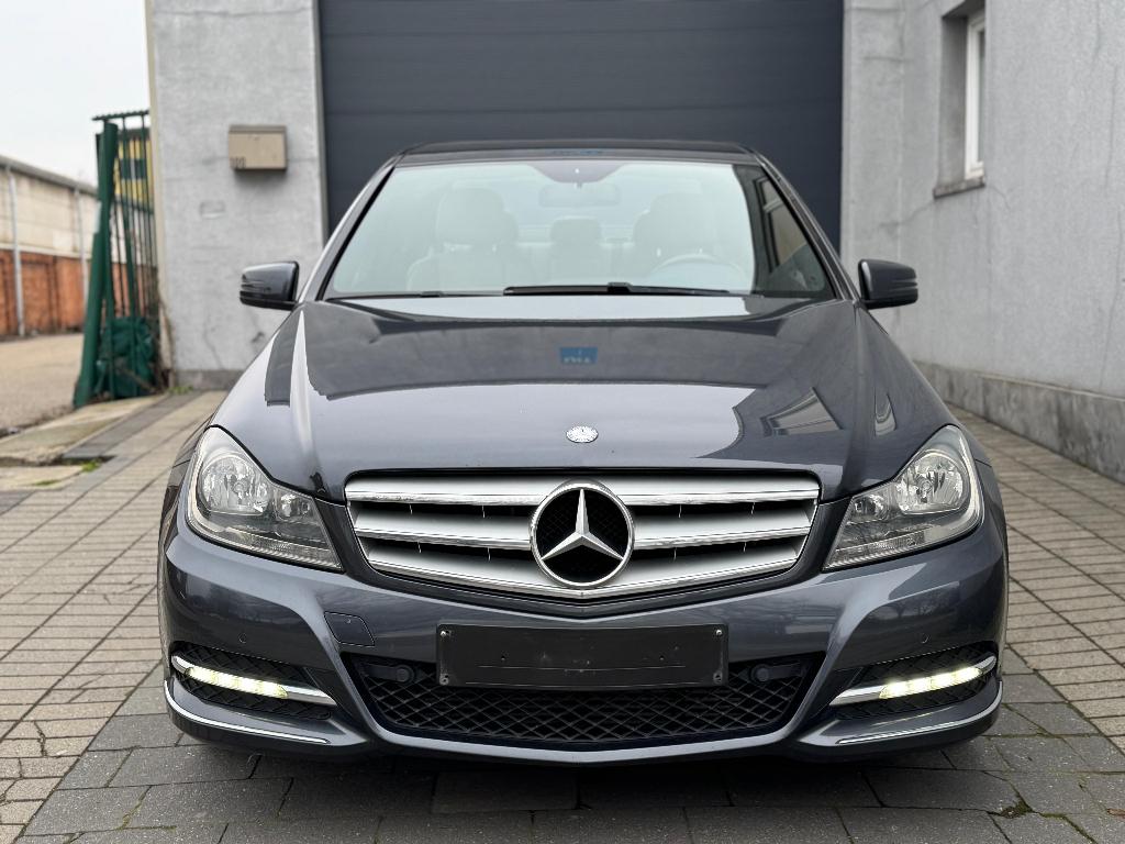 LA MERCEDES CLASSE C 2014 AVEC 116 000 KM DE BERLINE BERLINE, Autos, Cuir, Achat, Beige, Entreprise
