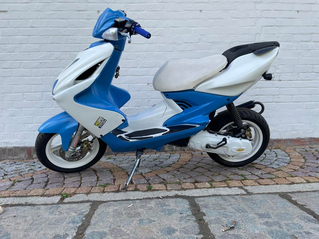 Yamaha aerox 49cc 2t klasse A  Papieren (Deel 1 & 2), Fietsen en Brommers, Scooters | Yamaha, Gebruikt, Aerox, Klasse A (25 km/u)