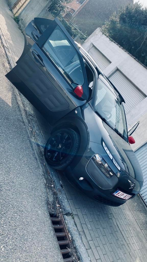 Belle C4 cactus/1.2cc essence/ cuir/ toit/ pano/ gps/clim/, Achat, 4 portes, Boîte manuelle, Noir