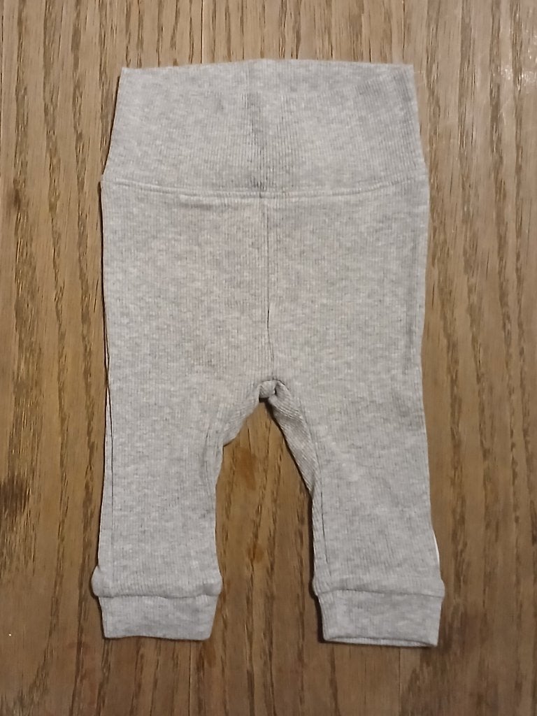HEMA Grijs Geribde Bamboe Baby Leggings / Broekje (Maat 56), Gebruikt, Broekje, Jongetje of Meisje, Ophalen of Verzenden