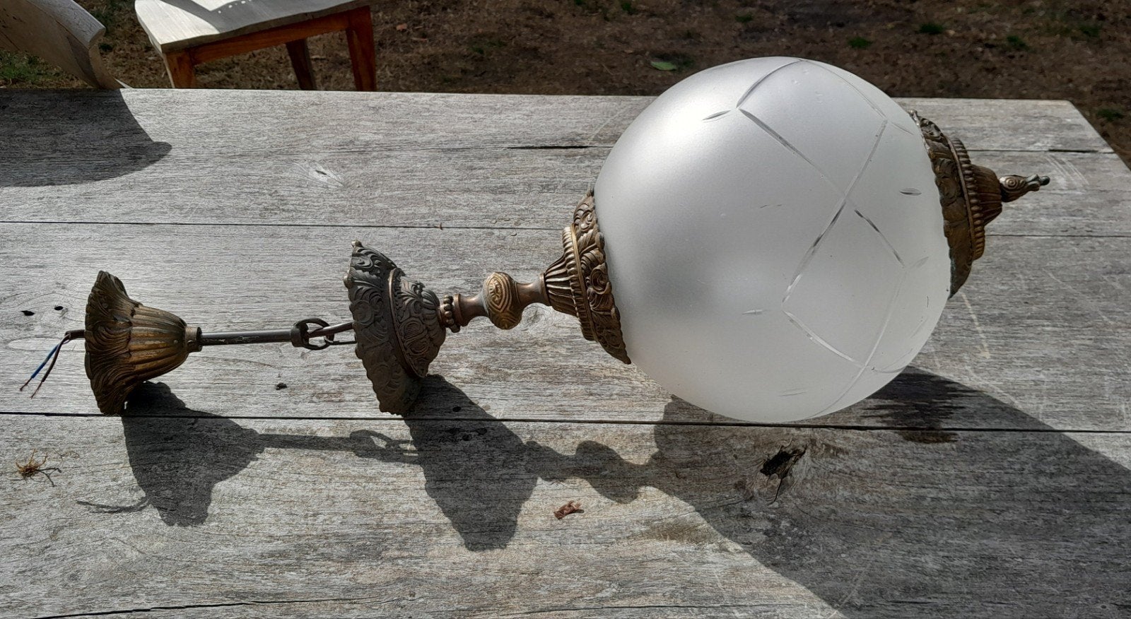 Prachtige lamp...gegraveerde Bol..., Ophalen