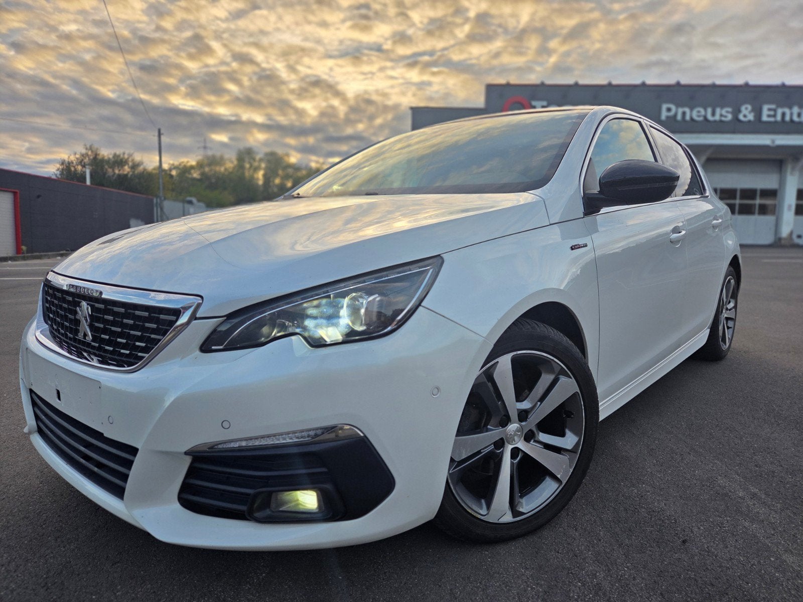 Peugoet 308 GT Line 1.2essence*Euro6*Boîte Auto*CT/Garantie, Autos, Achat, Euro 6, Alcantara, Noir