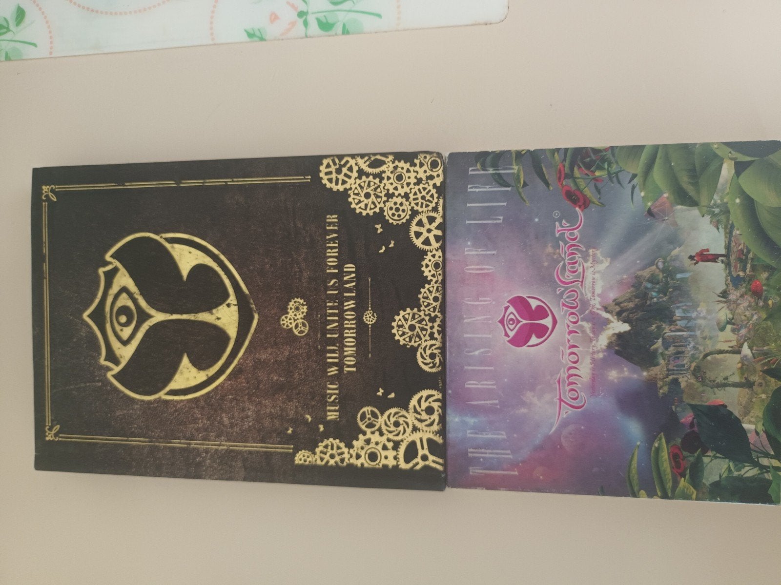 Tomorrowland  2011 en 2013, Ophalen of Verzenden