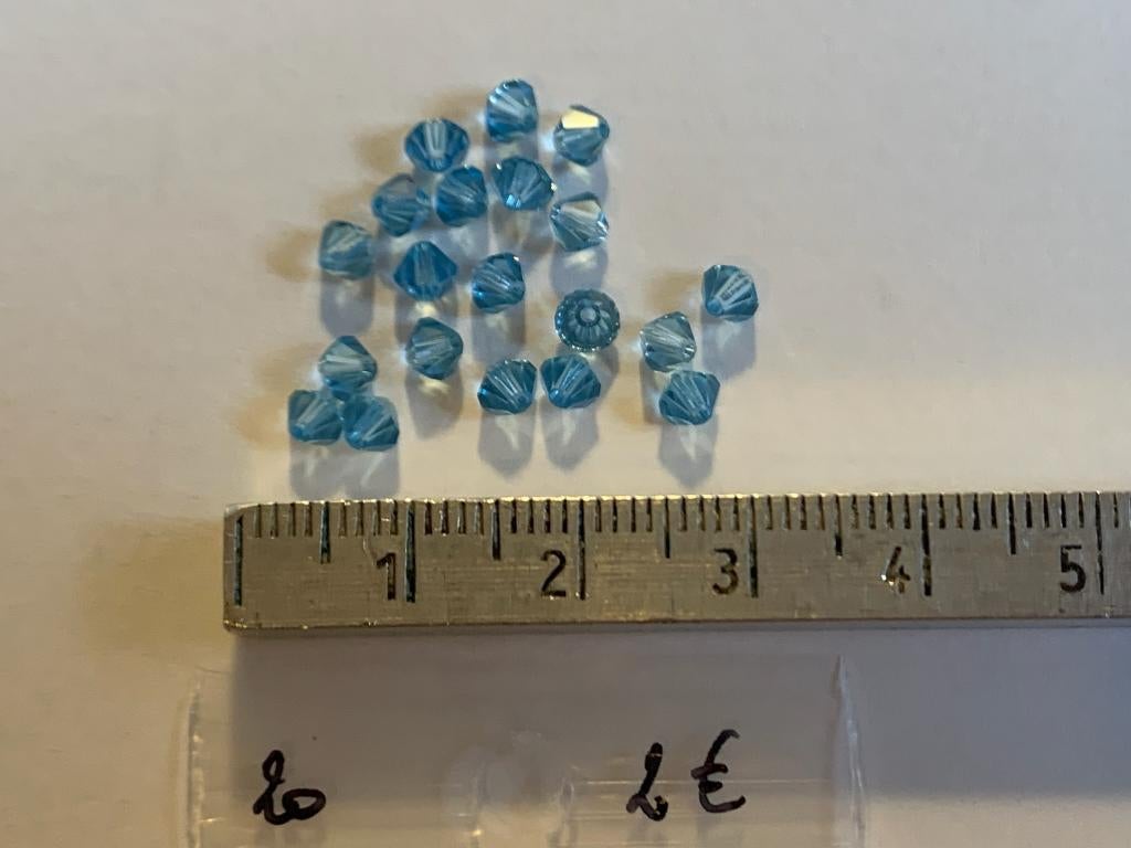 20 Swarovski tolletjes lichtblauw, Ophalen of Verzenden, Nieuw, Kraal