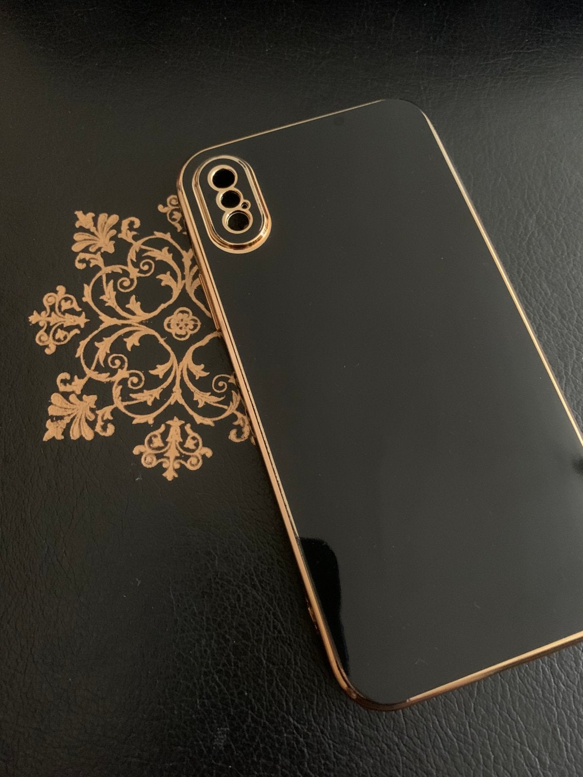 Coque iPhone XS – style premium glossy et finition dorée, Télécoms, Enlèvement ou Envoi, Utilisé, IPhone XS