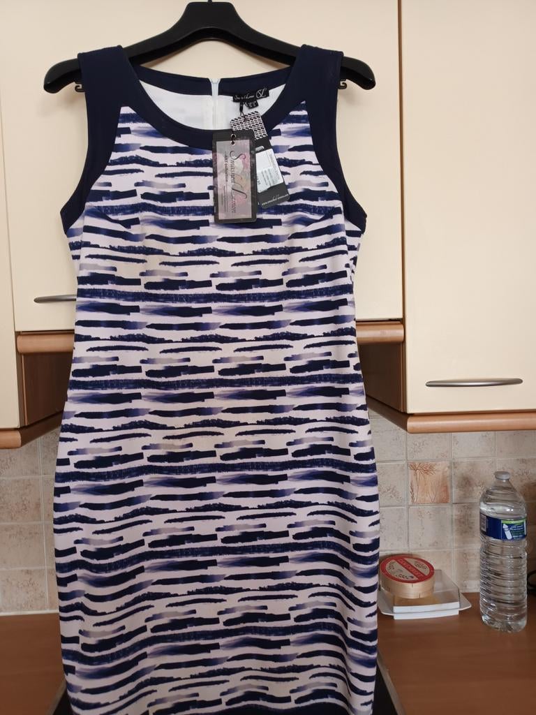 Nieuw elegante zomerjurk, Kleding | Dames, Ophalen of Verzenden, Maat 42/44 (L), Blauw