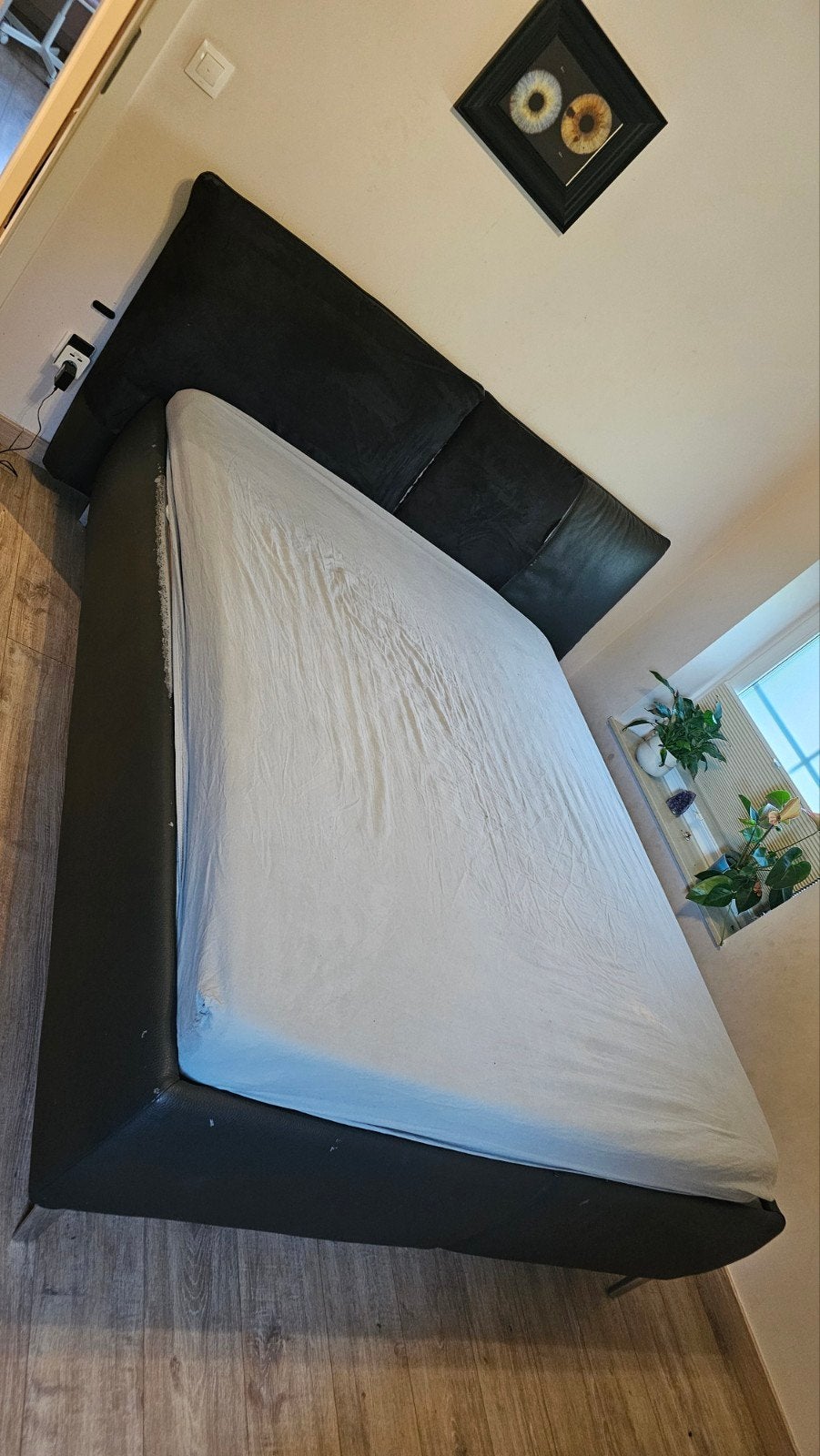 Tweepersoonsbed van imitatieleer