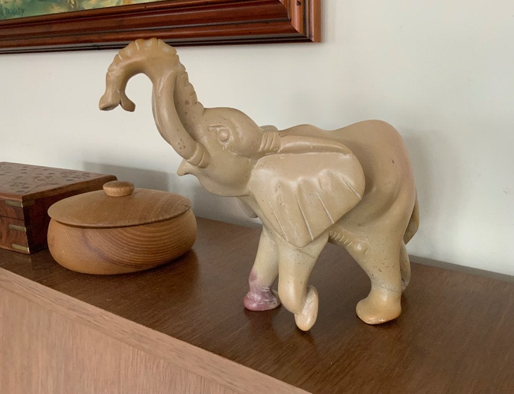 Petite statue d'éléphant en pierre, Enlèvement, Comme neuf