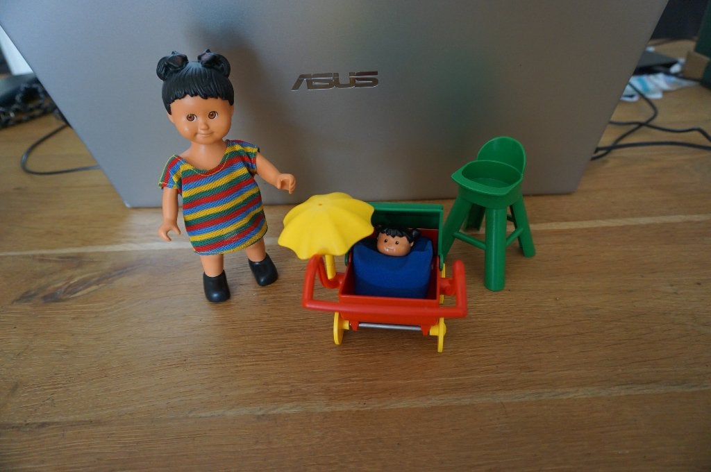 duplo sarah doll met baby en kinderstoel en kinderwagen, Overige thema's, Ophalen of Verzenden, Zo goed als nieuw, Duplo