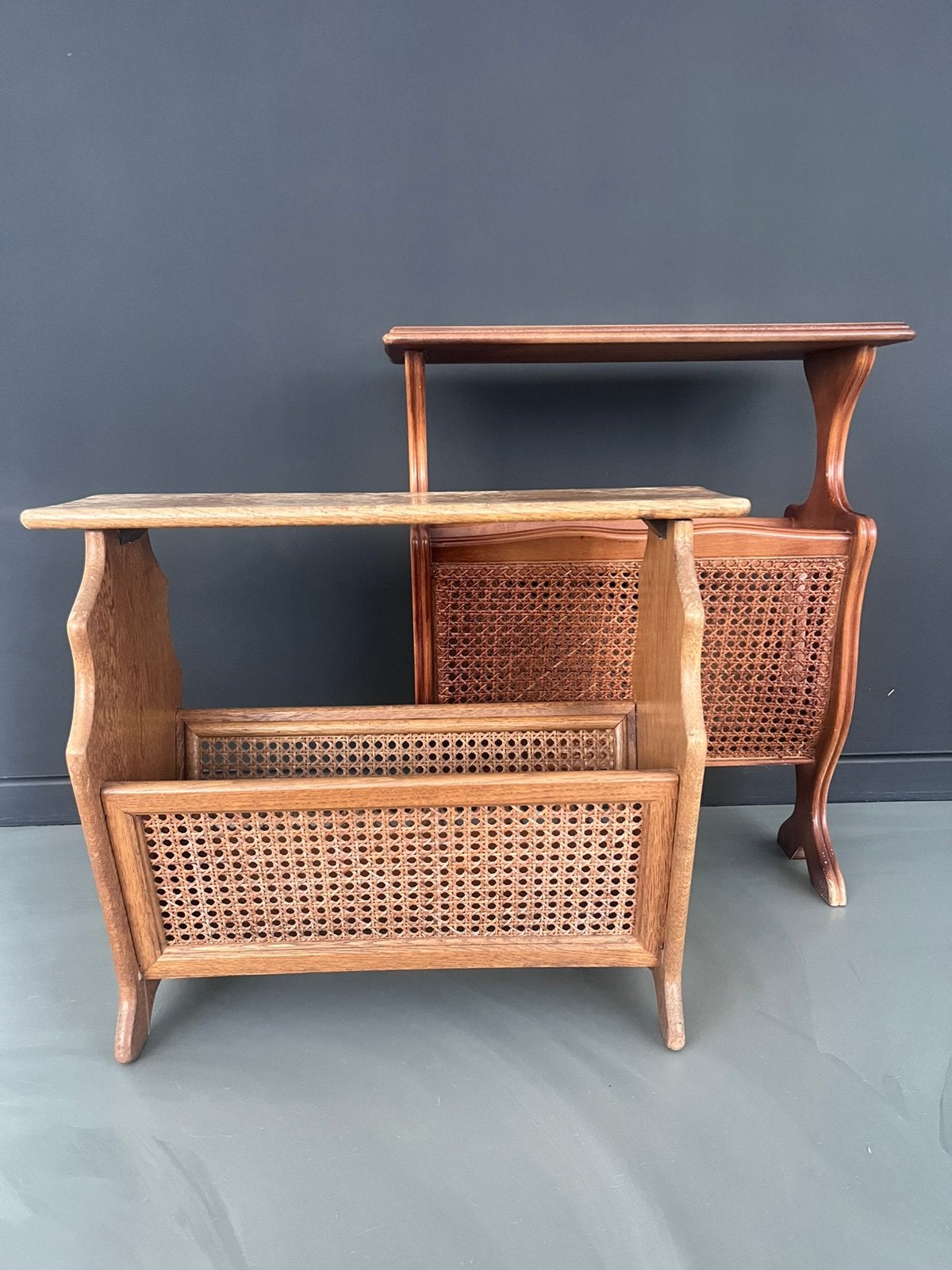 Vintage houten krantenbak met rotan vlechtwerk, Maison & Meubles, Accessoires pour la Maison | Porte-journaux & Porte-revues, Enlèvement