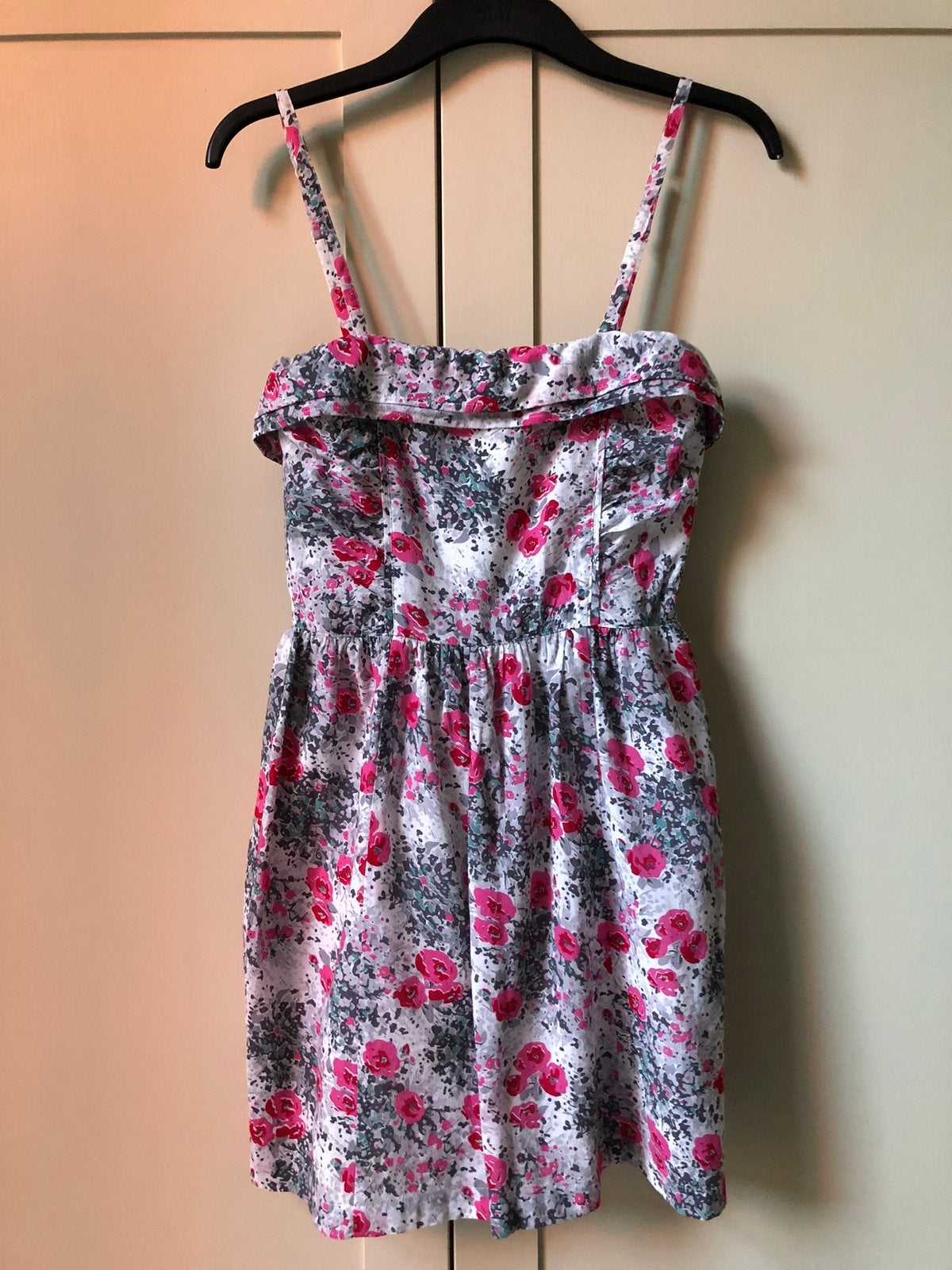 Robe avec bretelles taille xs, Vêtements | Femmes, Enlèvement, Comme neuf