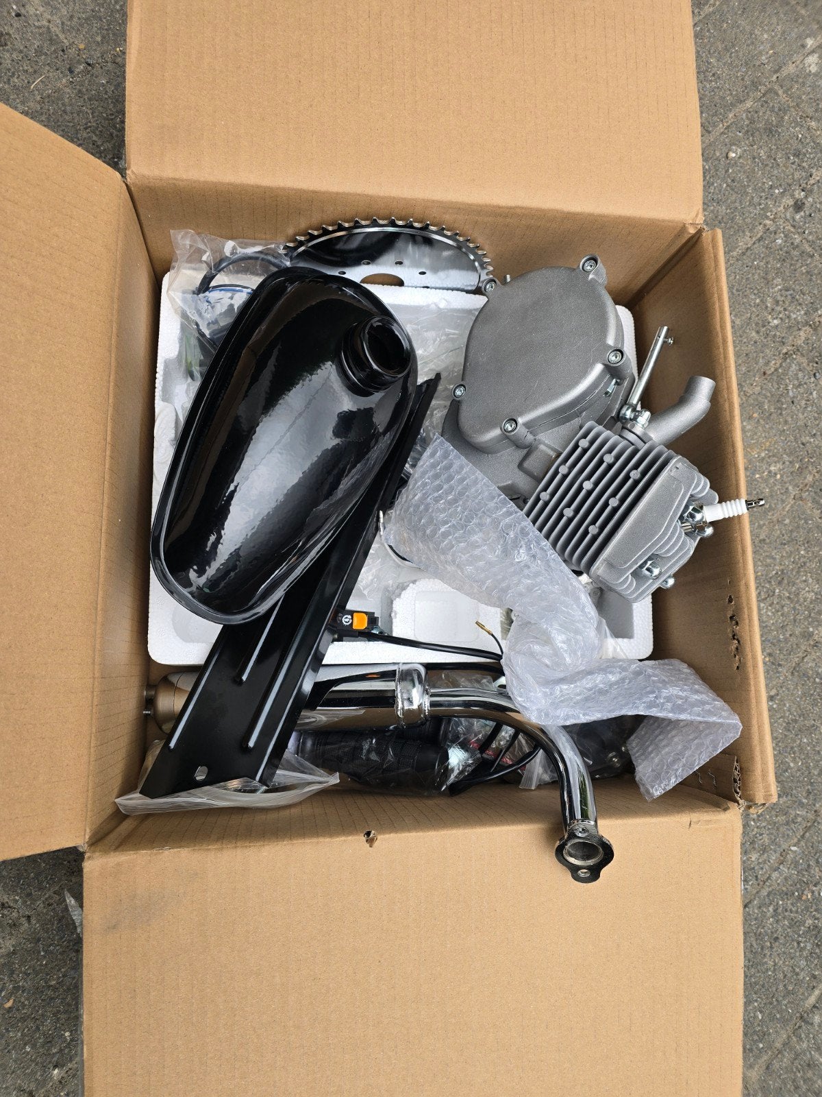 Kit moto 2 Tact 80 cc 26 - 28 pouces complet Nouveau, Vélos & Vélomoteurs, Enlèvement ou Envoi