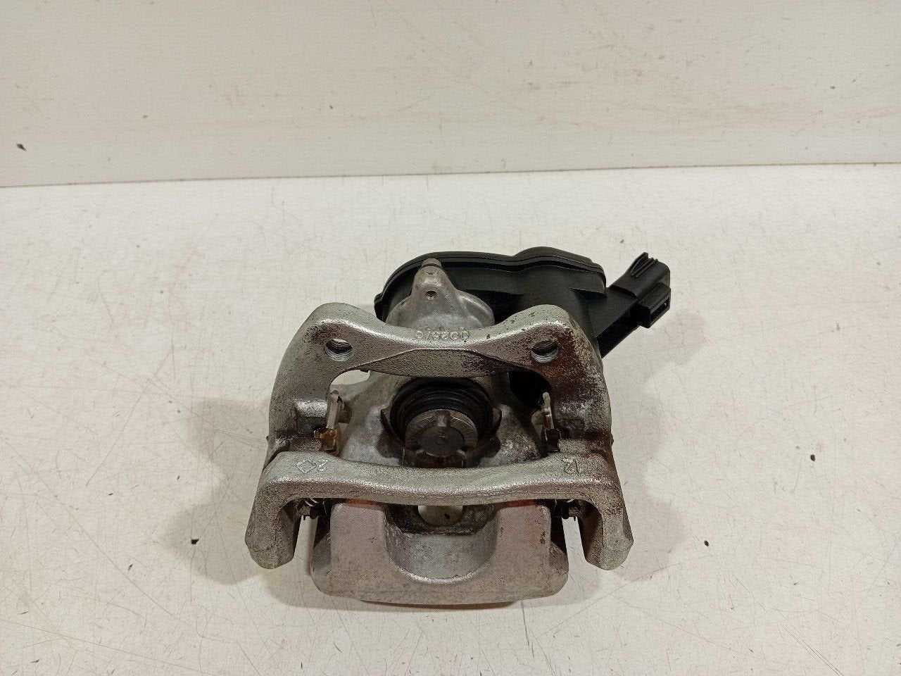 Remklauw rechts achter Renault Captur, Onderdelen@venauto.nl, Van der Ven Autorecycling B.V., Gebruikt, Ettenseweg 76, 4706 PB Roosendaal, The Netherlands