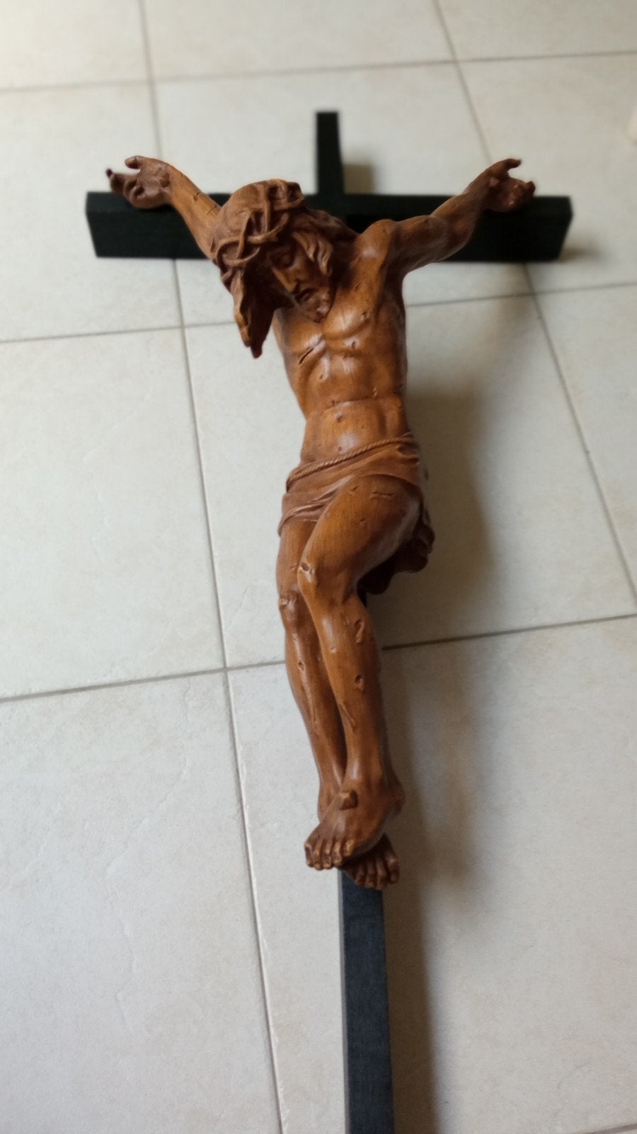 groot houten kruis met gipsen corpus, Ophalen