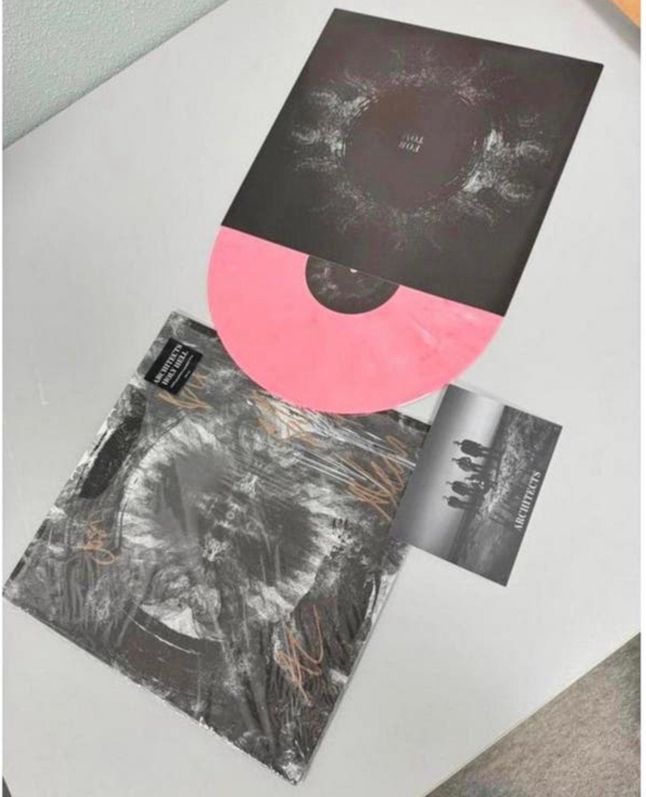 ARCHITECTS - Holy Hell - Édition limitée Pink - Vinyle LP, CD & DVD, Vinyles | Hardrock & Metal, Comme neuf, Vinyle coloré, Édition limitée