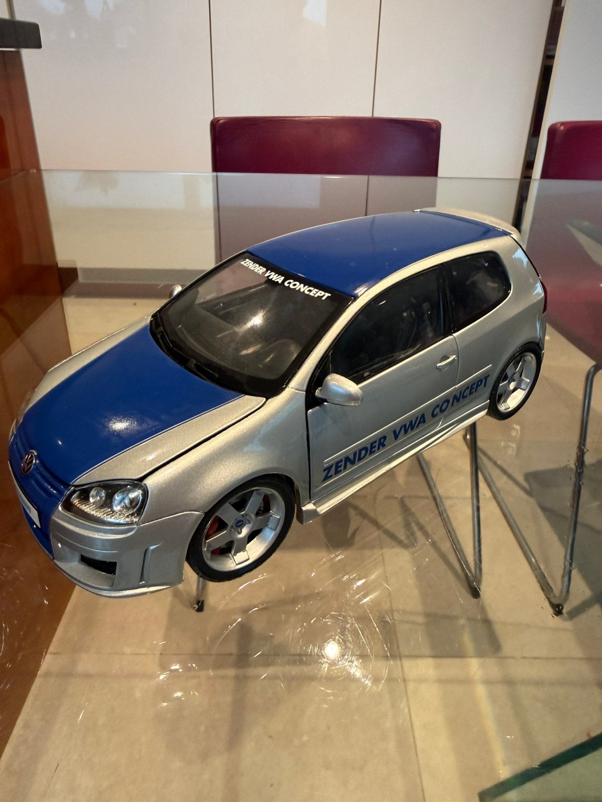 Volkswagen Golf V Zender VWA Concept à l'échelle 1/18 Norev, Enlèvement ou Envoi, Comme neuf, Voiture, Norev