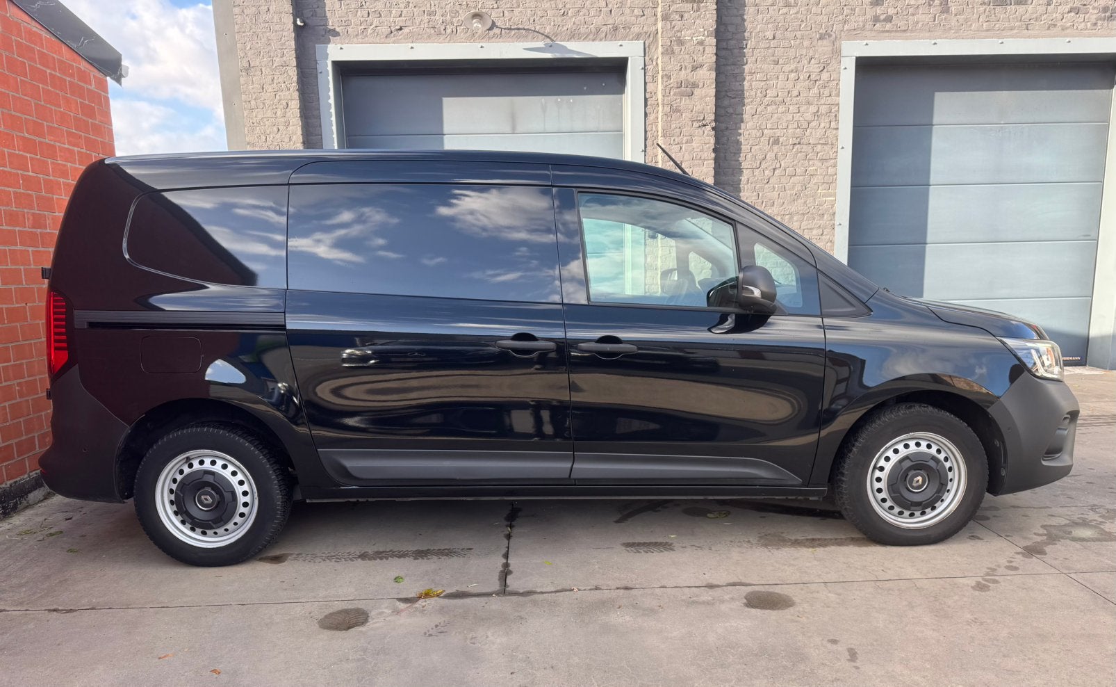 Renault Kangoo Van L2 1.5 Blue dCi 95 EDC, Auto's, 4 cilinders, 1622 kg, Leder en Stof, Zwart