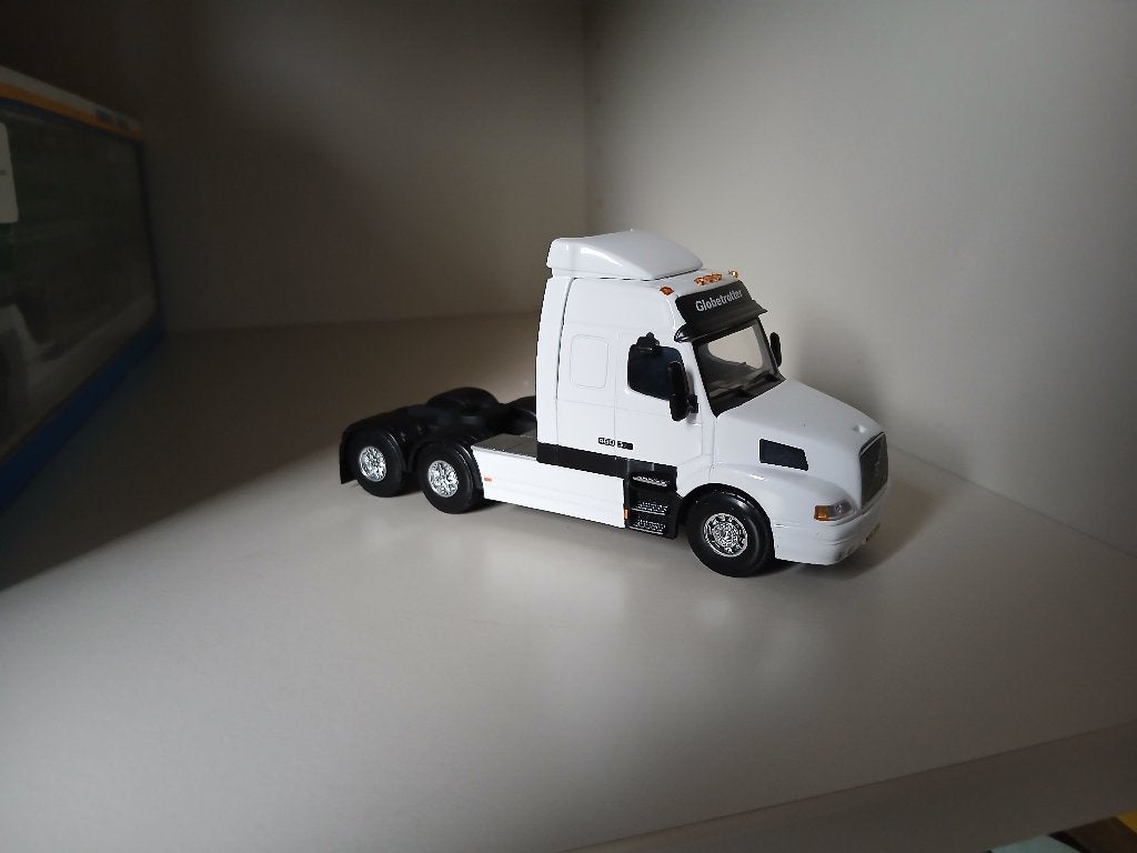 Volvo NH trekker, Hobby en Vrije tijd, Modelauto's | 1:50, Ophalen of Verzenden, Zo goed als nieuw, Bus of Vrachtwagen, Lion Toys