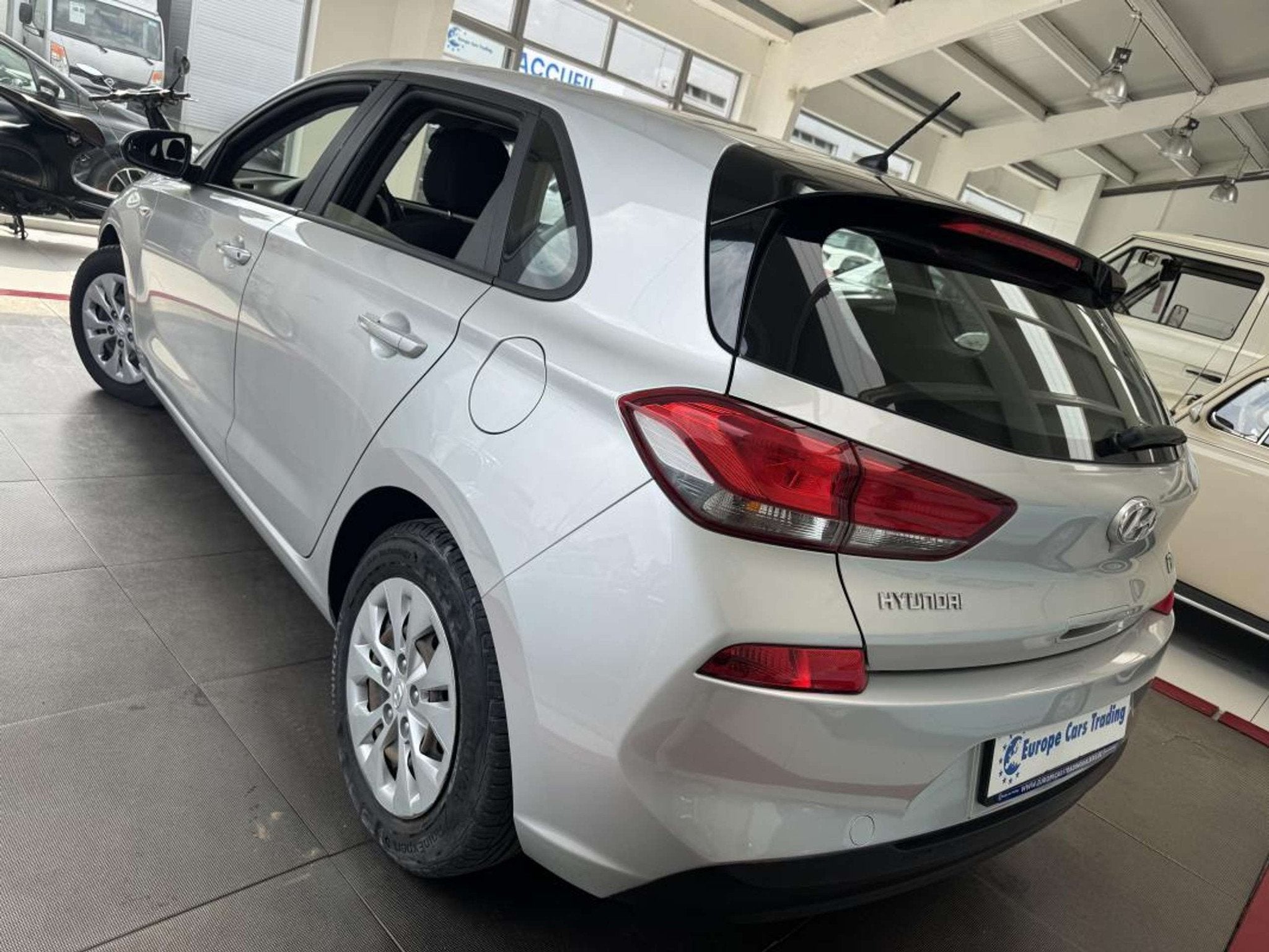 Hyundai i30 1.6CRDI 95CH ENTRETIEN COMPLET HYUNDAI CLIM GAR, Stof, Gebruikt, 95 pk, Bedrijf