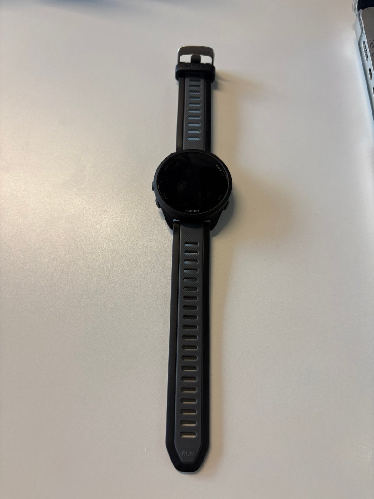 Garmin Forerunner 165 – AMOLED hardloophorloge, Handtassen en Accessoires, Ophalen, Zo goed als nieuw