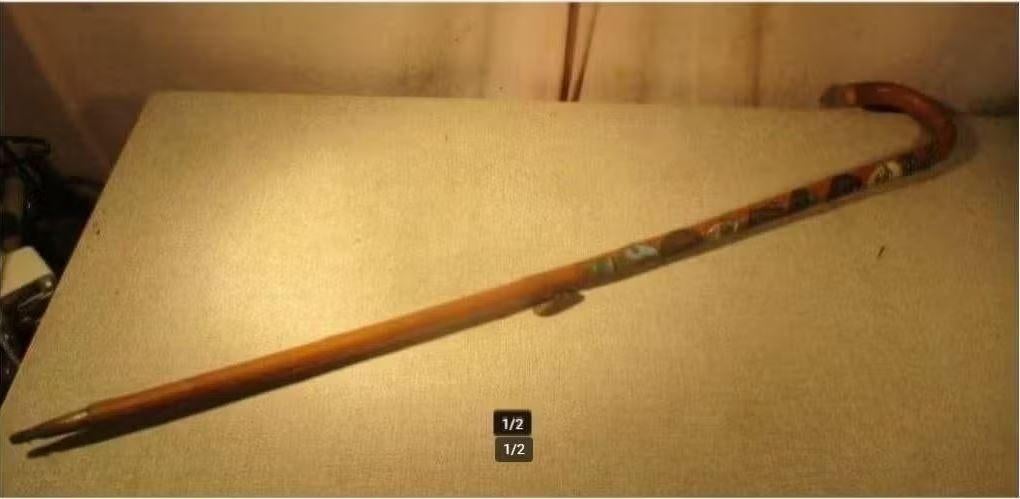 Mooie Antieke Houten Wandelstok met emblemen - 88cm, Ophalen of Verzenden, Verstelbaar, Zo goed als nieuw