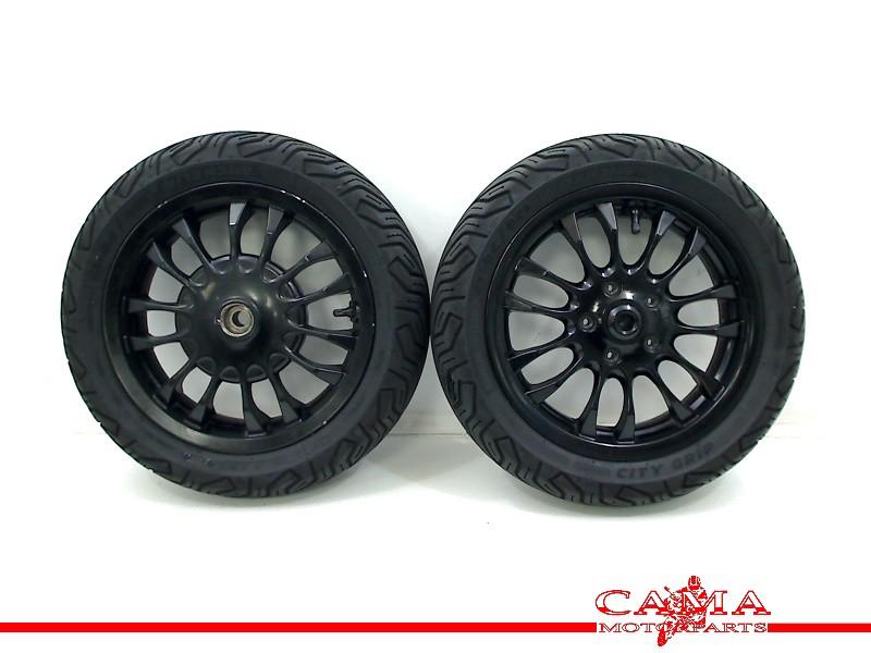 VELGENSET Piaggio Sprint 4T 2014-2017 (C53 4T 2V EMEA 50cc), Piaggio, Gebruikt, P.J. Troelstraweg 8 8
3144 CX  MAASSLUIS, NL, Info@cama-motorparts.nl