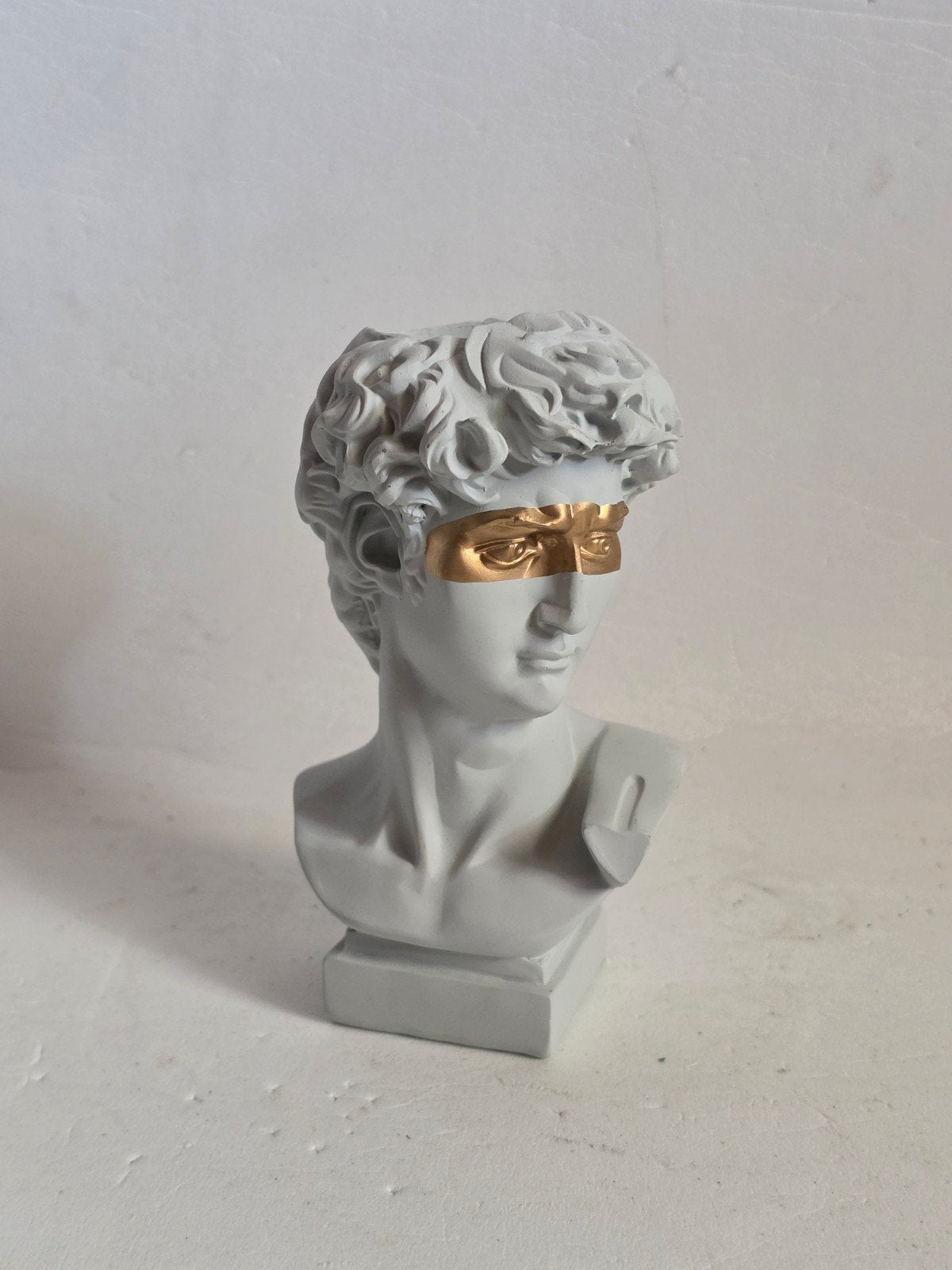 Modern david bust - gold blindfold detail, Antiek en Kunst, Ophalen, Modern, Beeld, Goud