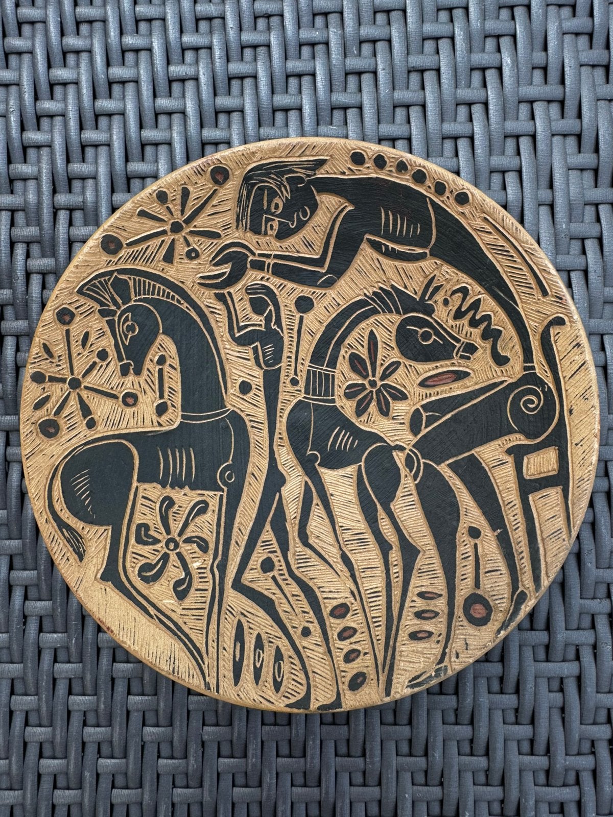 Handgegraveerde keramische schaal uit Cuenca-Navarro (20 cm), Antiek en Kunst, Ophalen of Verzenden
